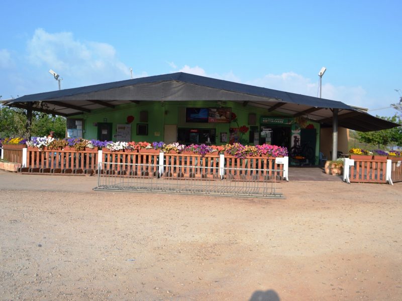 Lamedavesh Snack Bar