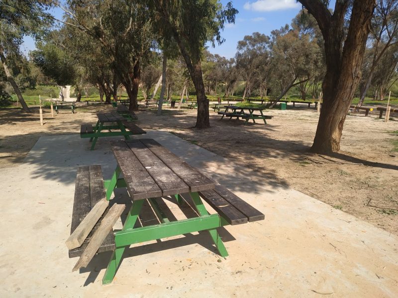 חניון רעים ודרך מתקני המים